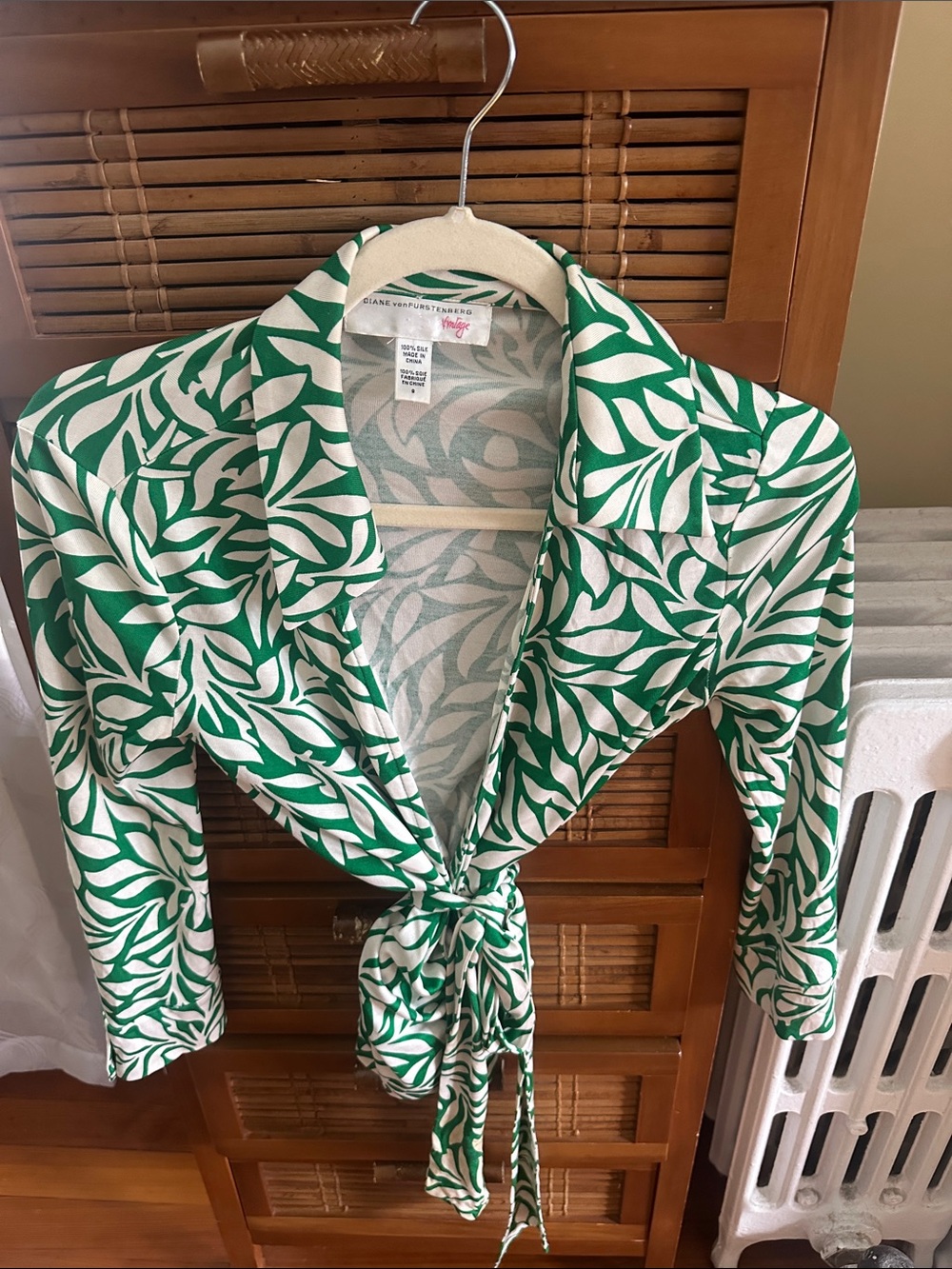 Green & White Leaf Print Tie-Front Top